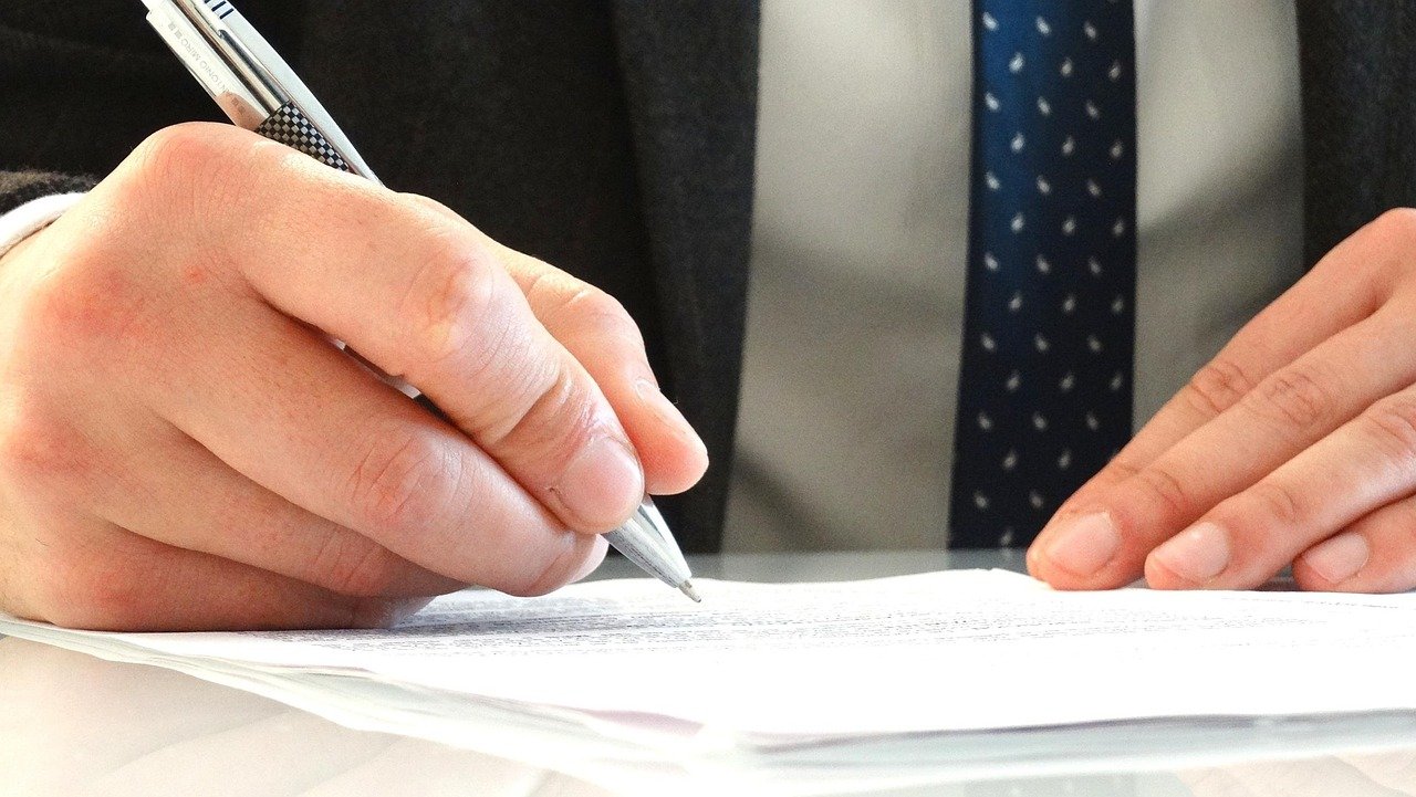 Contrato de arras: qué es y por qué debes revisarlo bien